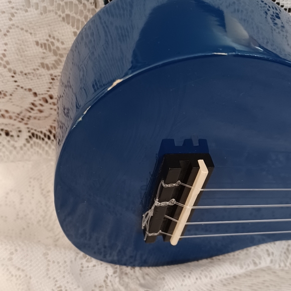 MAHALO UKULELE NO. U-30BU BLUE WITH MATCHING BLUE CARRYING BAG - Picture 7 of 15